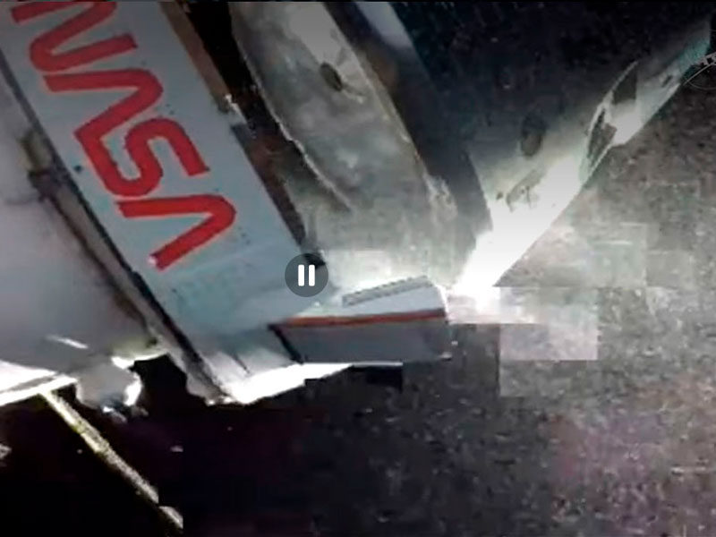 Отделение командного модуля от служебного перед посадкой