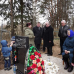 Памятник Угневенку