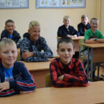 Первокурсники в учебном классе Первокурсники в учебном классе