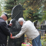 Крепление суворовского погона на памятник Суворовский погон на пямятнике