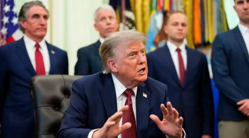 Дональд Трамп приостановил удары США по Ирану