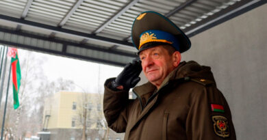 Генерал Вадим Денисенко простился со Знаменем ССО