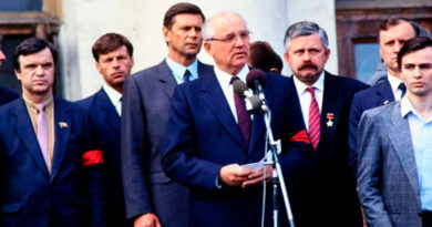 Президент СССР Михаил Горбачёв выступает в Москве 24 августа 1991 года, в день заявления о сложении полномочий Генерального секретаря ЦК КПСС.