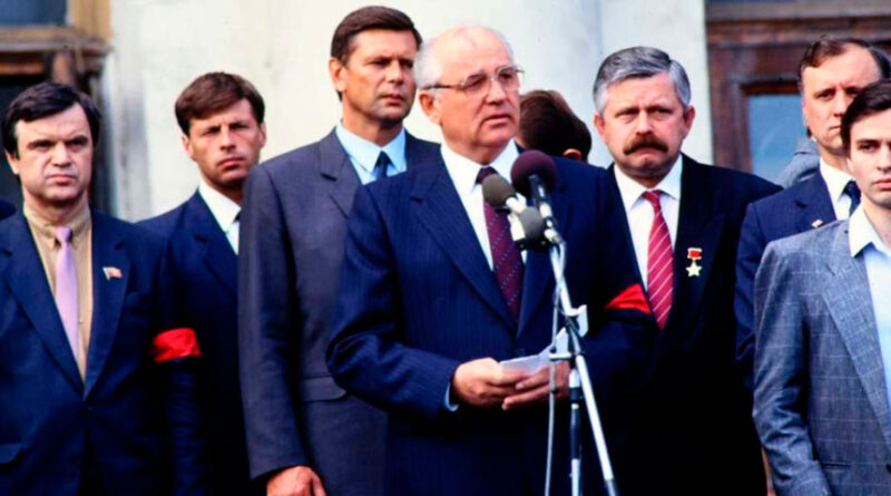 Президент СССР Михаил Горбачёв выступает в Москве 24 августа 1991 года, в день заявления о сложении полномочий Генерального секретаря ЦК КПСС.
