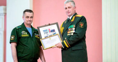 Генерал-майор Андрей Горбатенко и полковник Дмитрий Кучук