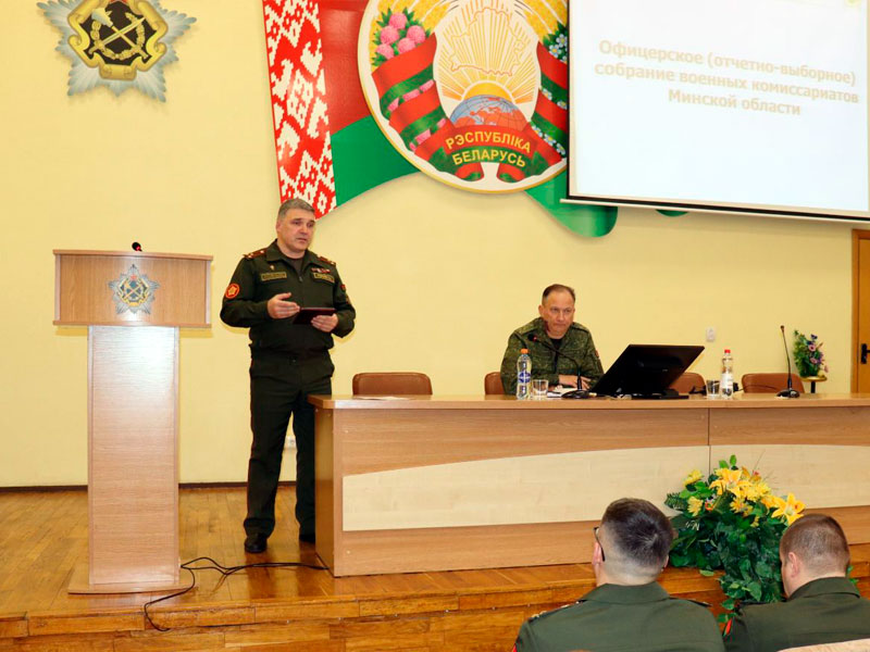 Награду вручил начальник управления по увековечению памяти защитников Отечества и жертв войн Вооружённых Сил полковник Сергей Корнев