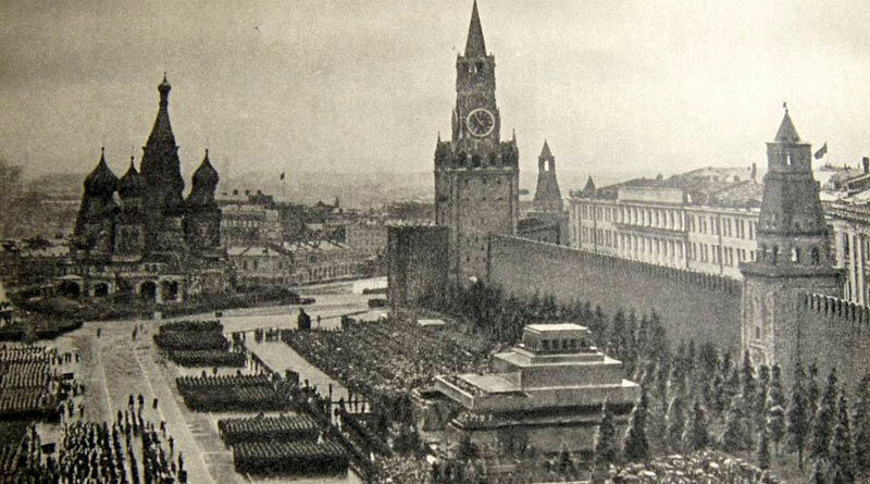 Советский народ на Красной площади