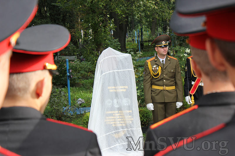 Обелиска суворовцам и кадетам на военном кладбище в Минске