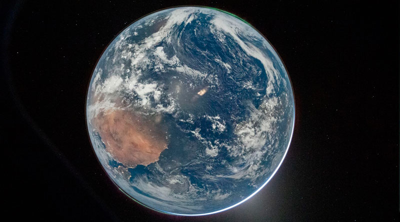 Экипаж Artemis II на пятый день полета все дальше от планеты Земля