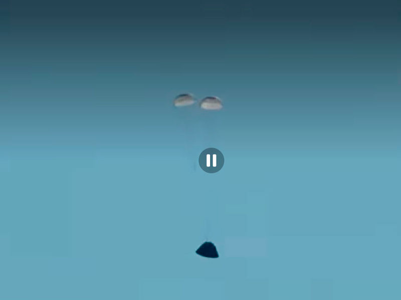 На высоте около 6,7 километра раскрылись тормозные парашюты-стабилизаторы