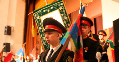 Суворовцы и кадеты со Знаменами