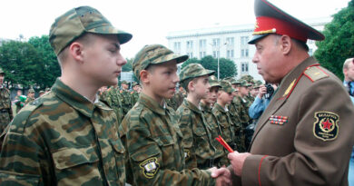 Вручение погон суворовцам