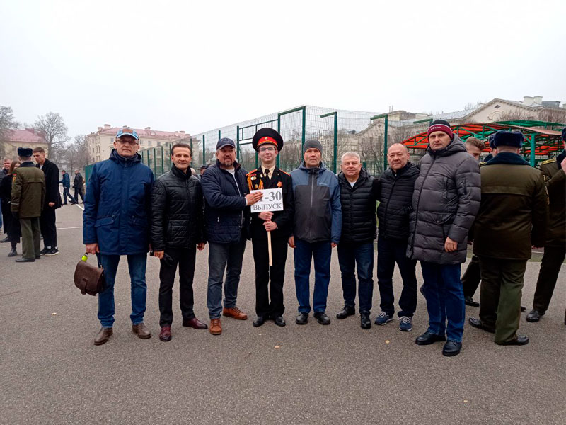 Выпускники на плацу Минского СВУ